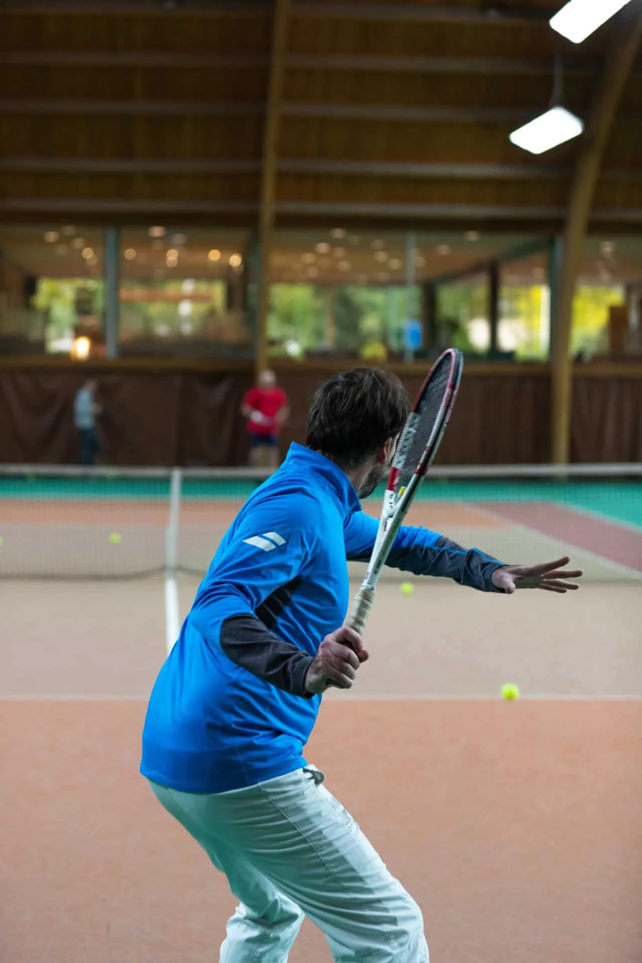 Jeunes joueurs en tennis-compétition